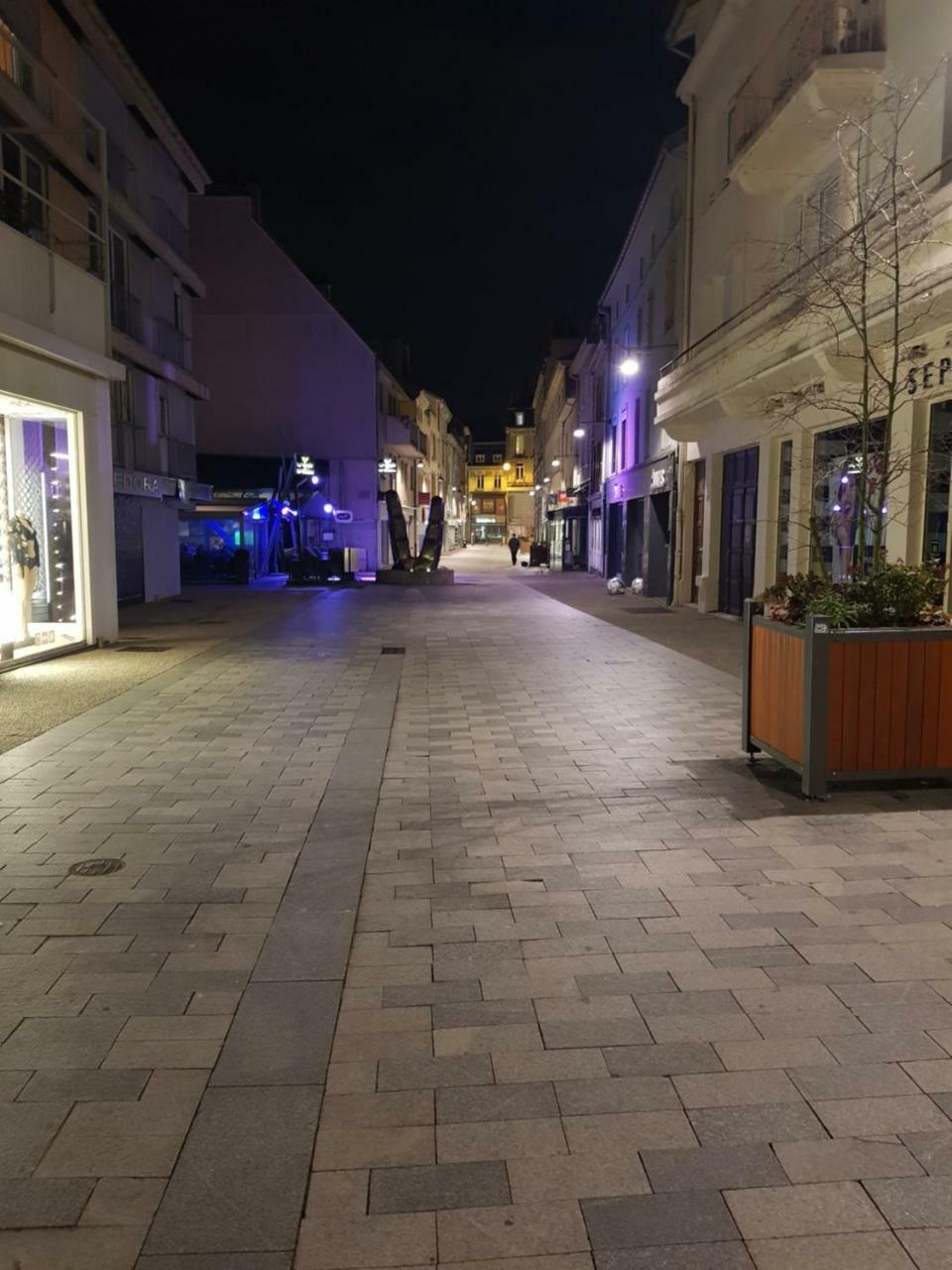 Nid Douillet Au Centre Ville Épinal Exterior foto